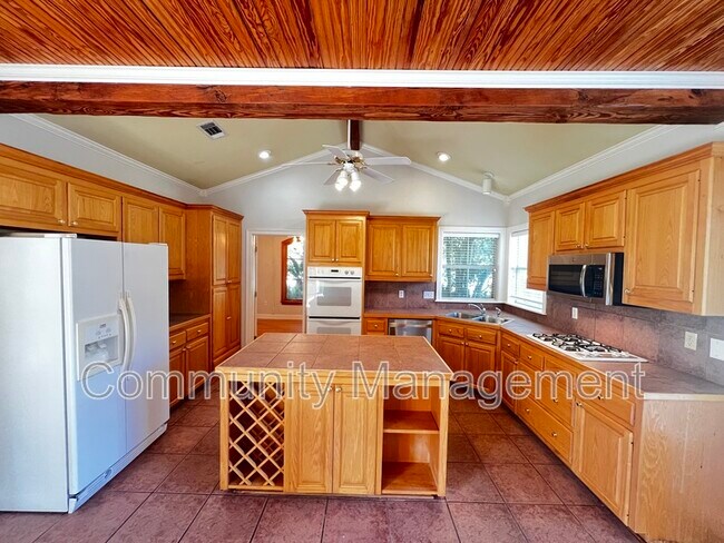 Foto del edificio - 6011 Riverbrook Dr