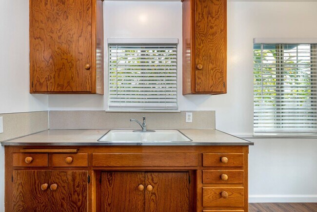 Foto del edificio - Mayflower Ave