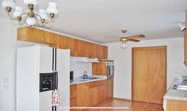 Foto del edificio - Spacious and bright