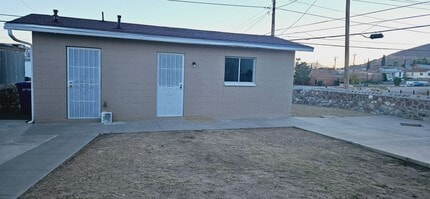 Building Photo - 2600 Aurora Ave
