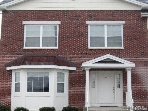 Primary Photo - 114 Brattle Cir