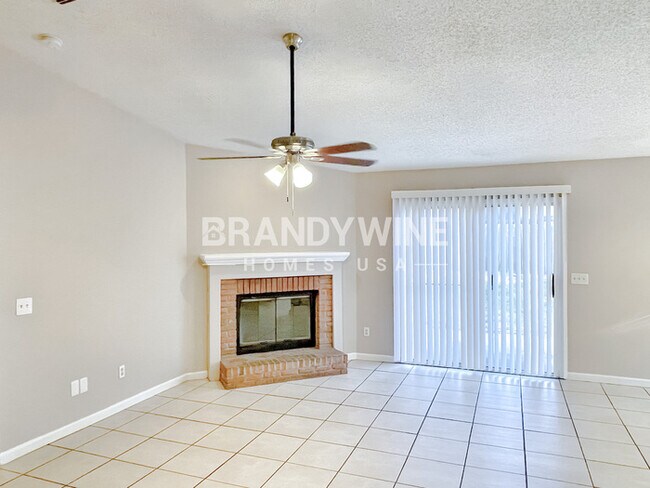 Building Photo - 8055 International Village Dr