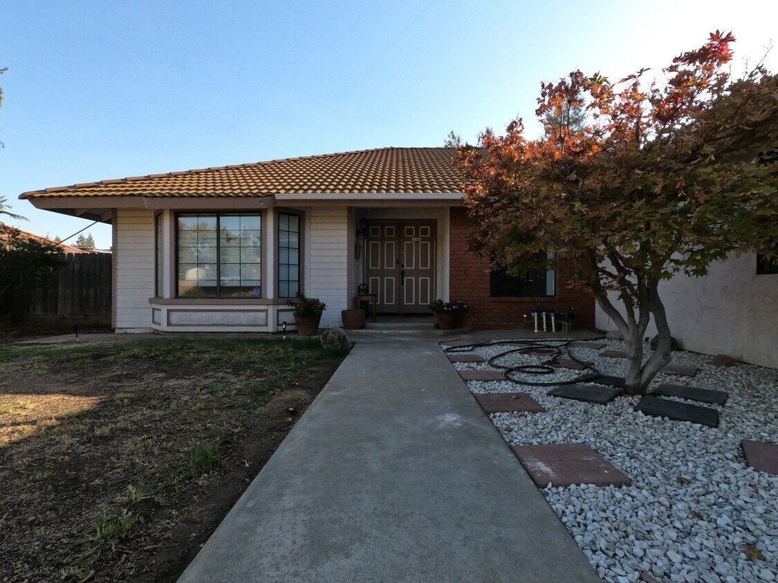 2338 Barstow Ave, Clovis, CA 93611 House Rental in Clovis, CA