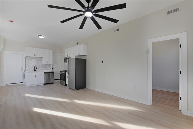 Building Photo - 1324 W Ohio St