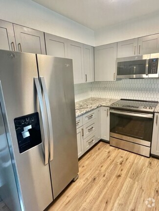 Building Photo - 413 E Golf Pl