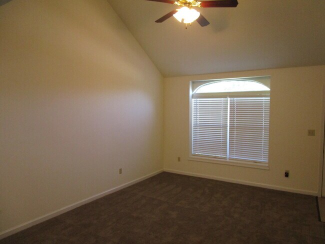 Foto del edificio - 2412 Calder Ct