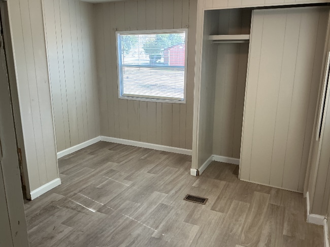 Building Photo - 619 Prosperity Dr