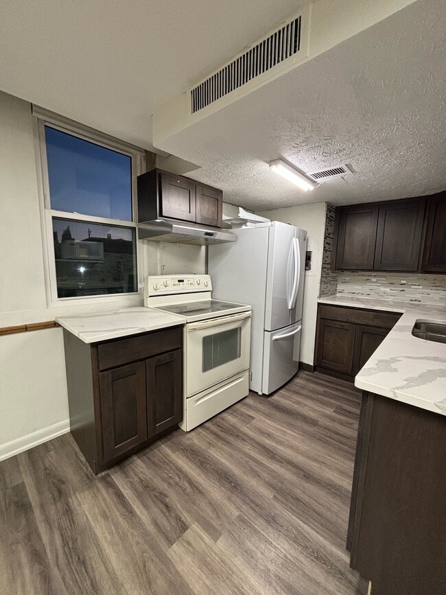 Foto del edificio - 120 S 38th Ave