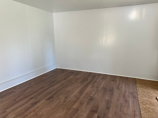 Building Photo - 14821 Dalwood Ave