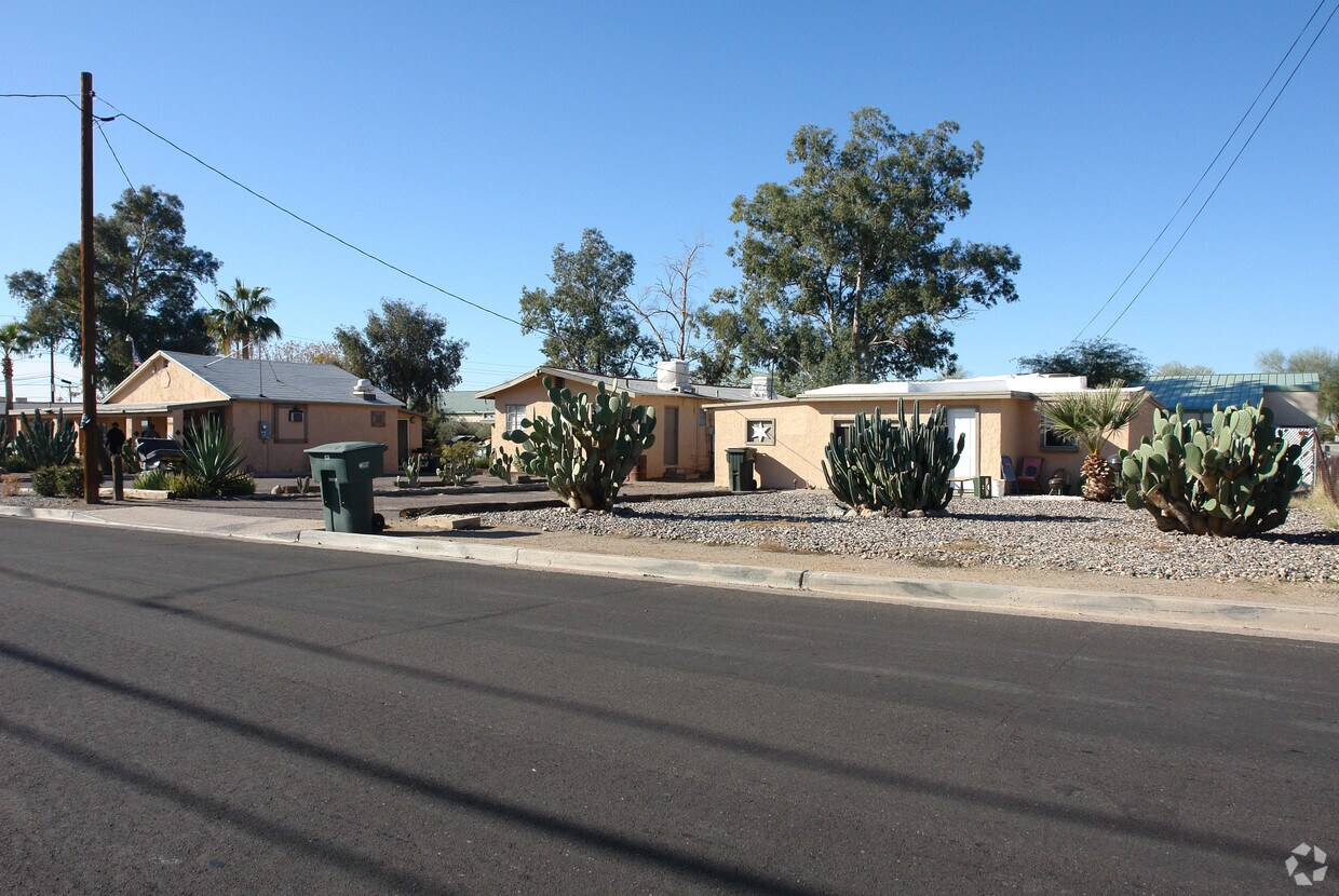 Primary Photo - 9424 N 9th Ave