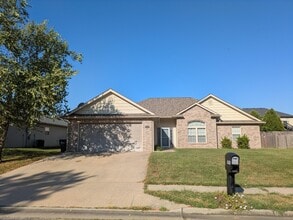 Building Photo - 2601 Quartz Ln