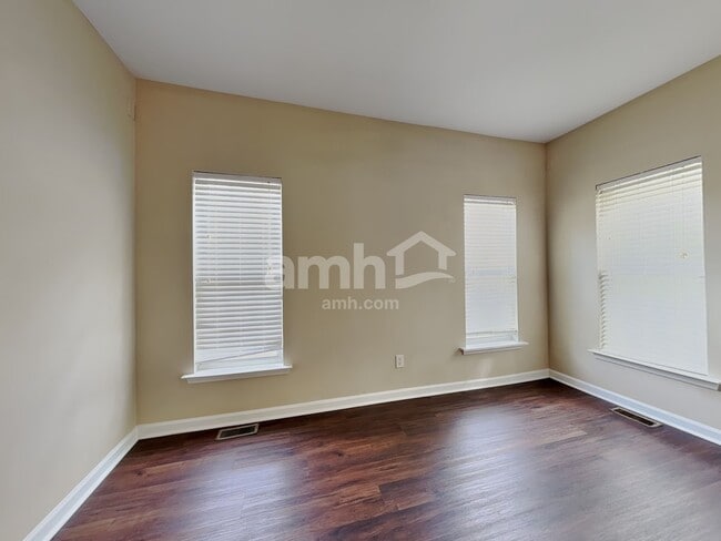 Foto del edificio - 3324 Forest Mill Cir