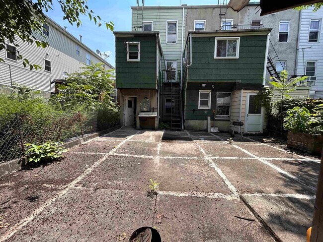 Building Photo - 21 Wallis Ave