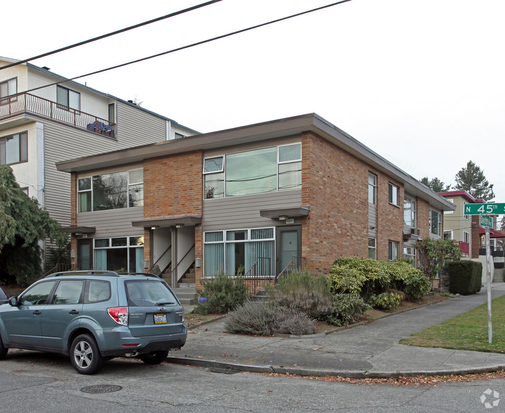 Primary Photo - 420-422 45th St