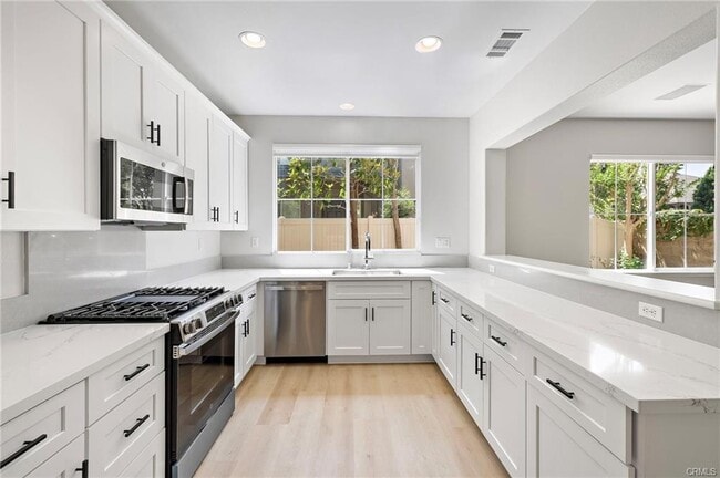 Building Photo - 82 Rosenblum