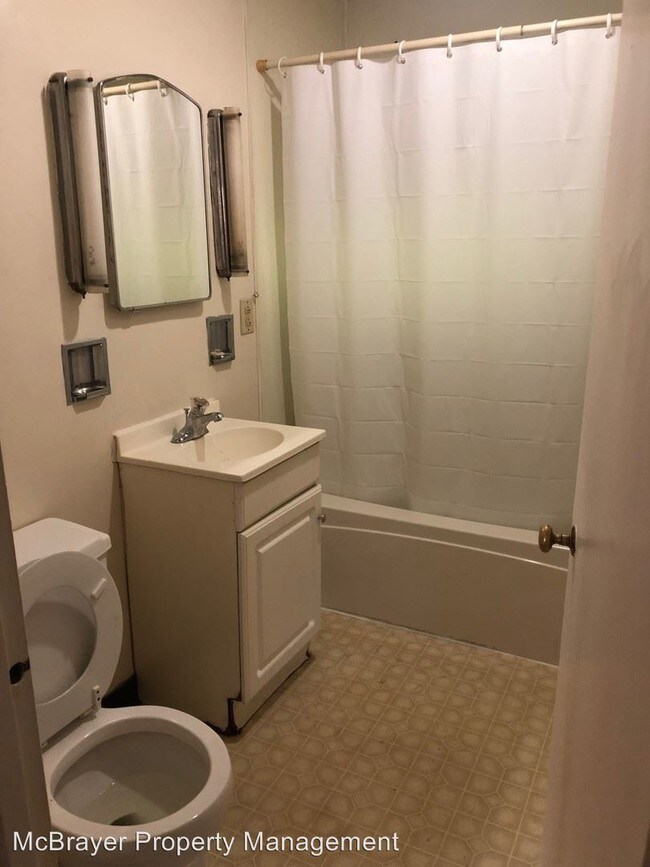 Building Photo - 2 br, 1 bath House - 67 S Spring St