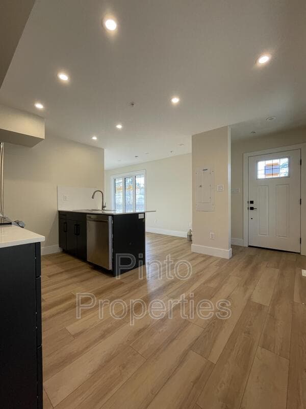 Building Photo - 8715-8110 110 St NW