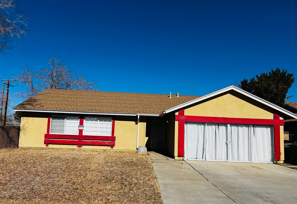 Primary Photo - 1101 E Lingard St