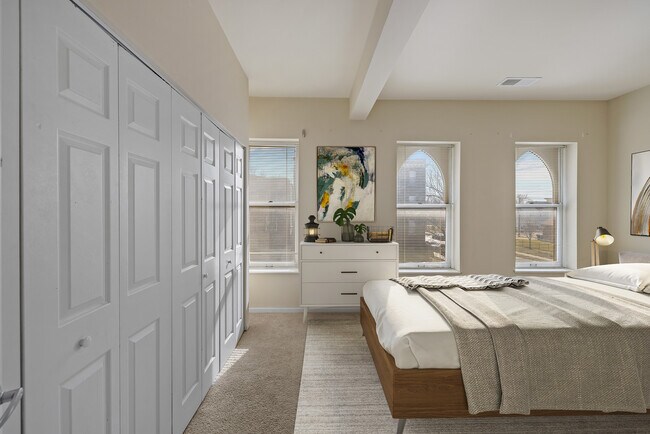 Foto del edificio - 3865 McRee Ave