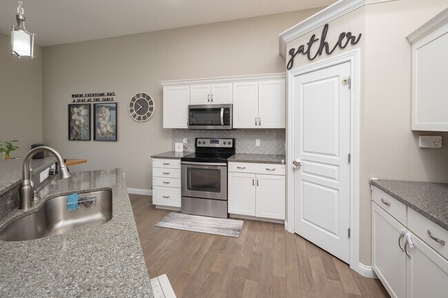 Building Photo - 4398 Happiness Ln