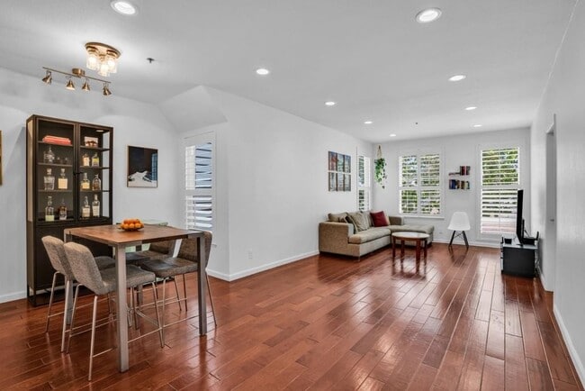 Building Photo - 411 Park Ave