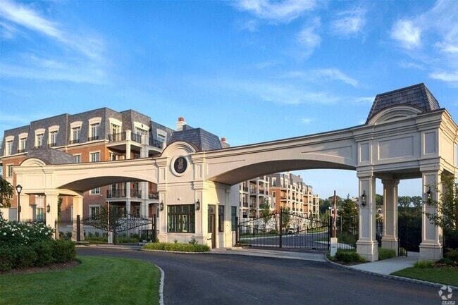Building Photo - 1000 Royal Ct