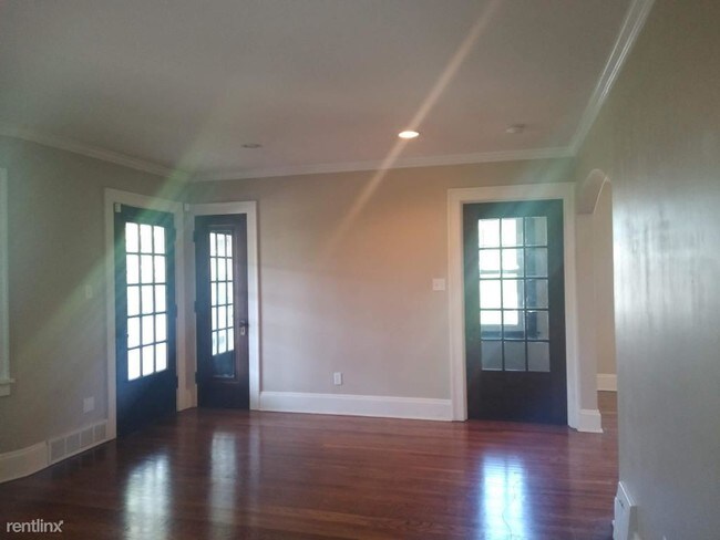 Foto del edificio - 2465 E 124th St