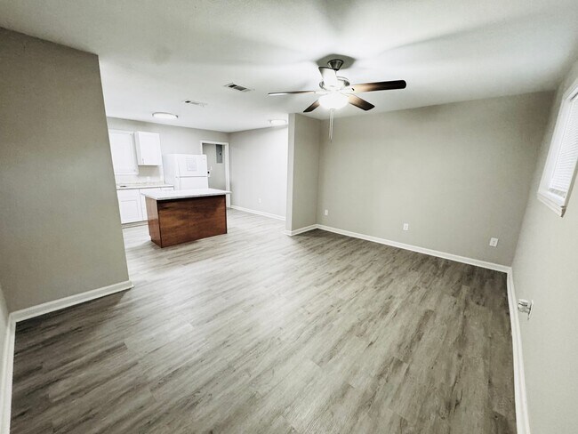 Photo - 7440 Bomer Dr House