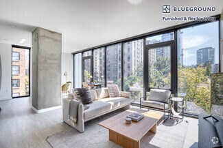 Building Photo - 704 Spring St