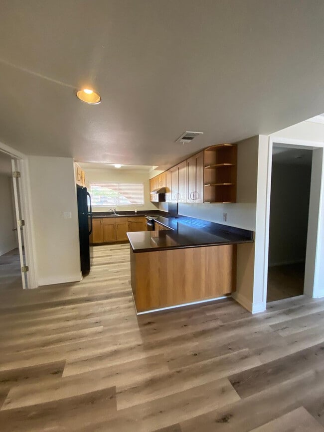 Building Photo - 5149 E Shaw Butte Dr
