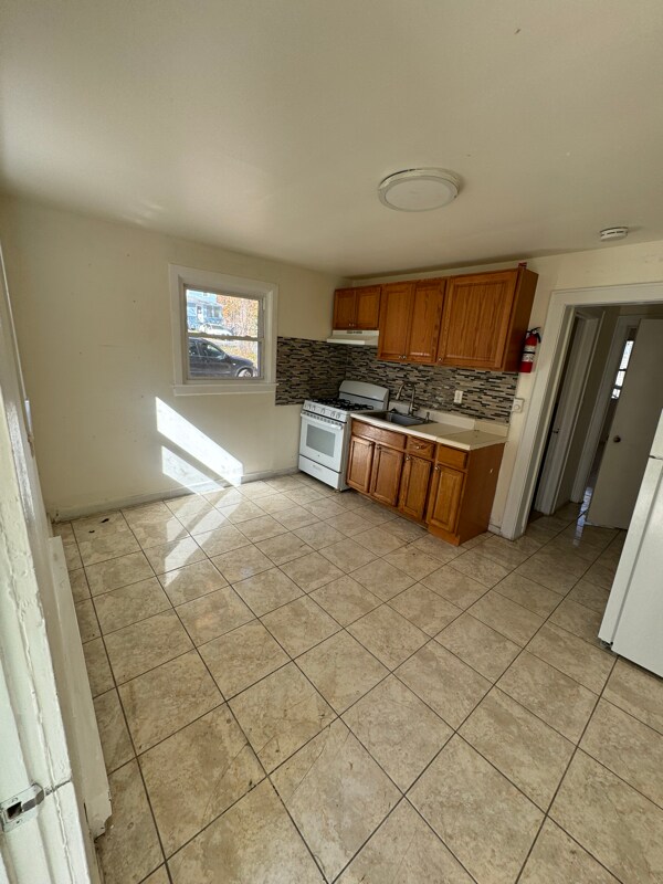 Foto del edificio - 27 Hillside Ave