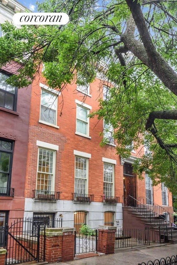 Primary Photo - 125 Gates Ave