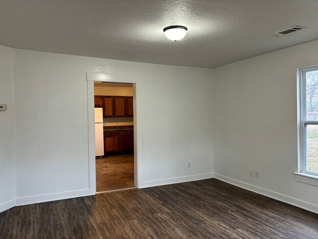 Foto del edificio - 500 Bache St