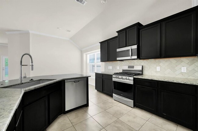 Building Photo - 18788 Laurel Hills Dr