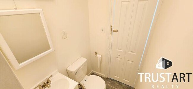 Foto del edificio - 2 bedroom house in Belmont