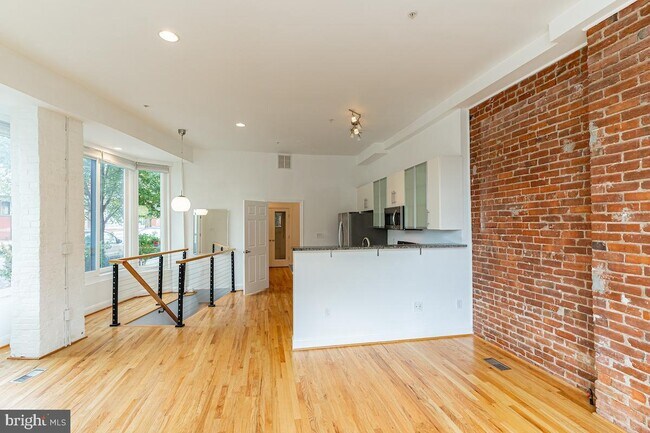 Building Photo - 2 Quincy Pl NE