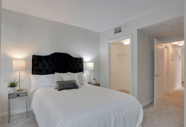 Foto del edificio - 819 Virginia St