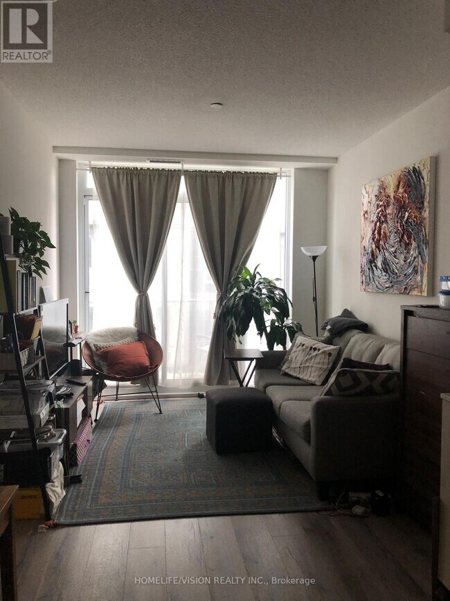 Photo du bâtiment - 52 Forest Manor Rd