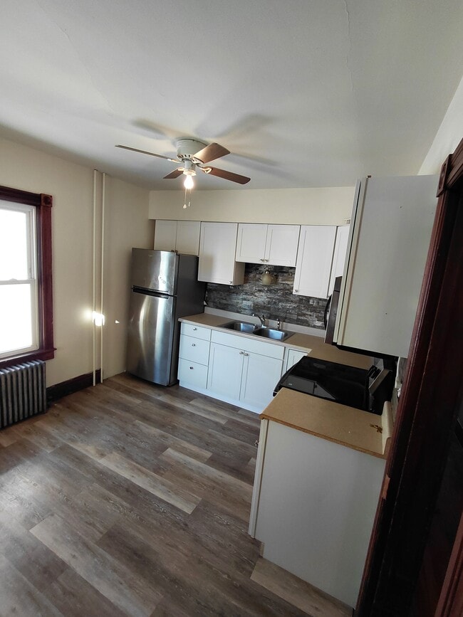 Building Photo - Bullmans