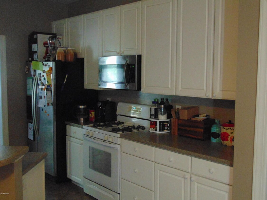 Building Photo - 120 Carefree Ln