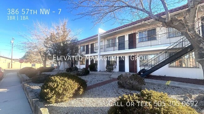 Building Photo - Move in Ready! 1 bed 1 Bath-Near Everything!