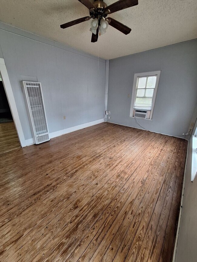 Foto del edificio - 2 bedroom, 1 bath