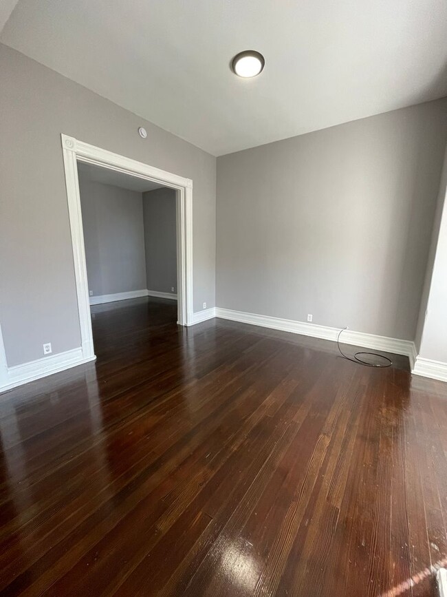 Building Photo - 1/2 Off First Month's Rent, 5Bdrm, 2Bath