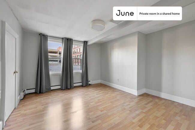 Foto del edificio - Private bedroom in 2 bed/1 bath Home