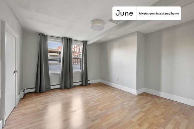 Building Photo - Private bedroom in 2 bed/1 bath Home