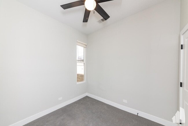 Building Photo - 3 bedroom in Chicago IL 60622