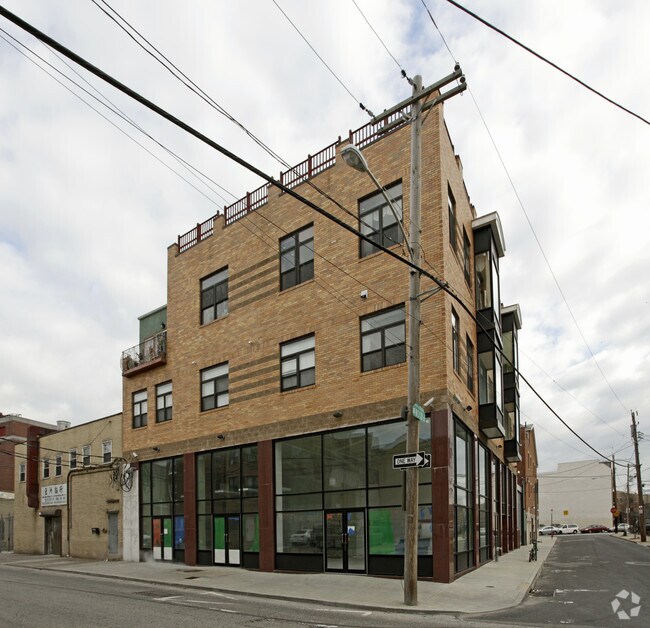 Building Photo - 333 N 10th St