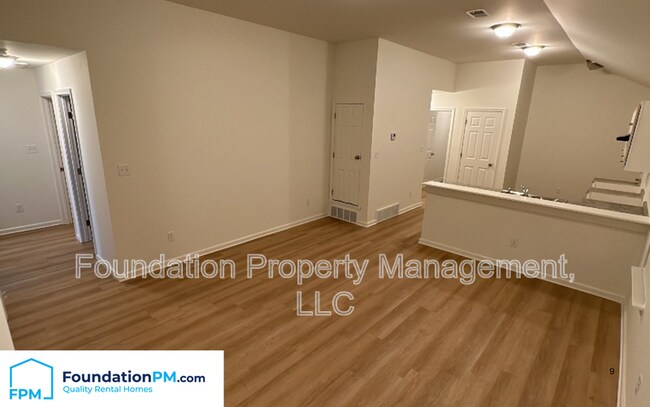 Building Photo - 96 W Byfield Dr