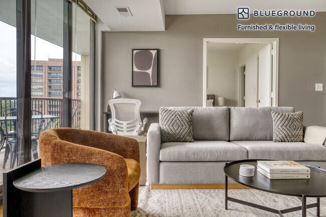 Foto del edificio - 1801 Crystal Dr