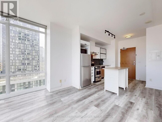 Building Photo - 170-1170 Fort York Blvd
